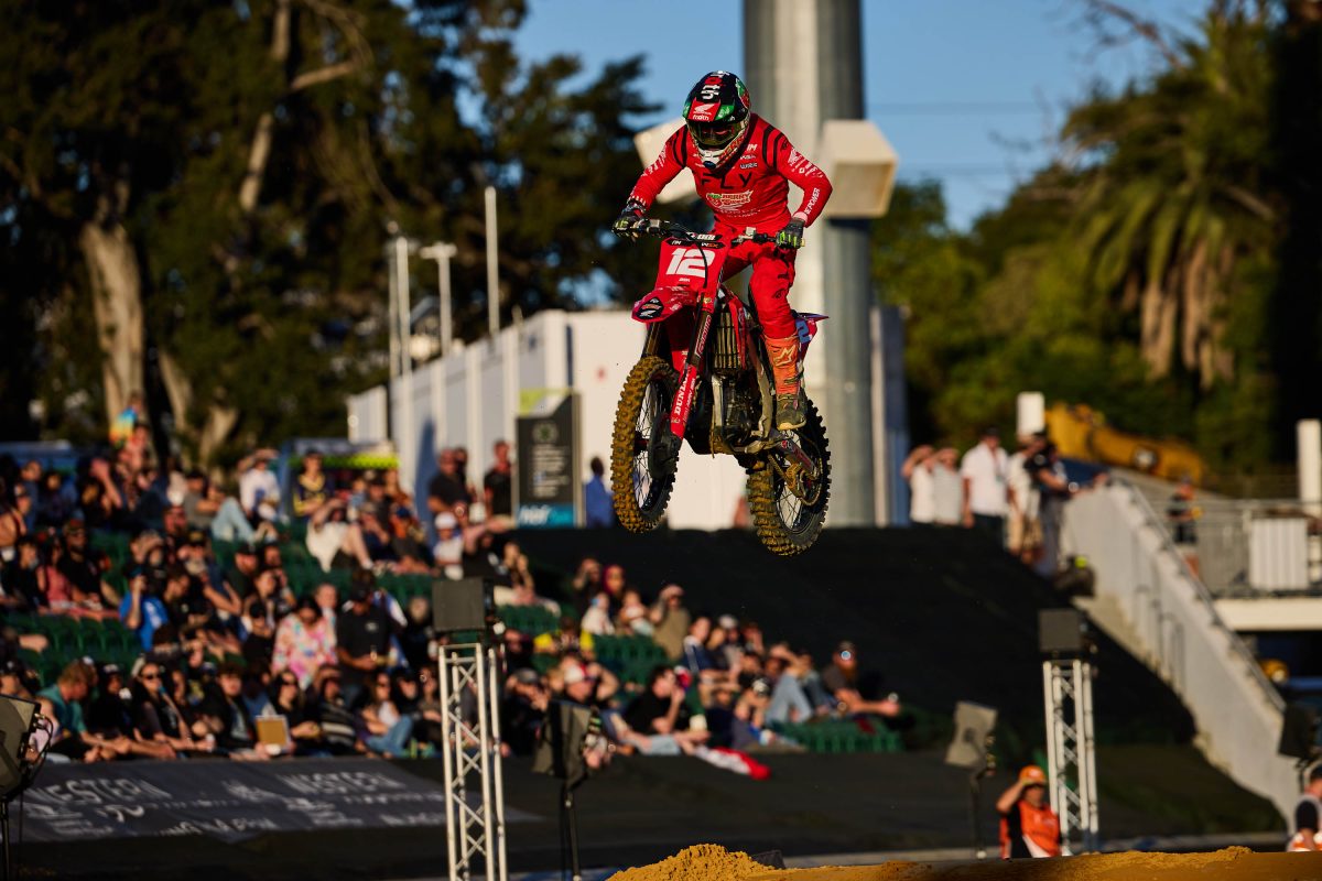 Shane McElrath en route to WSX victory in Perth