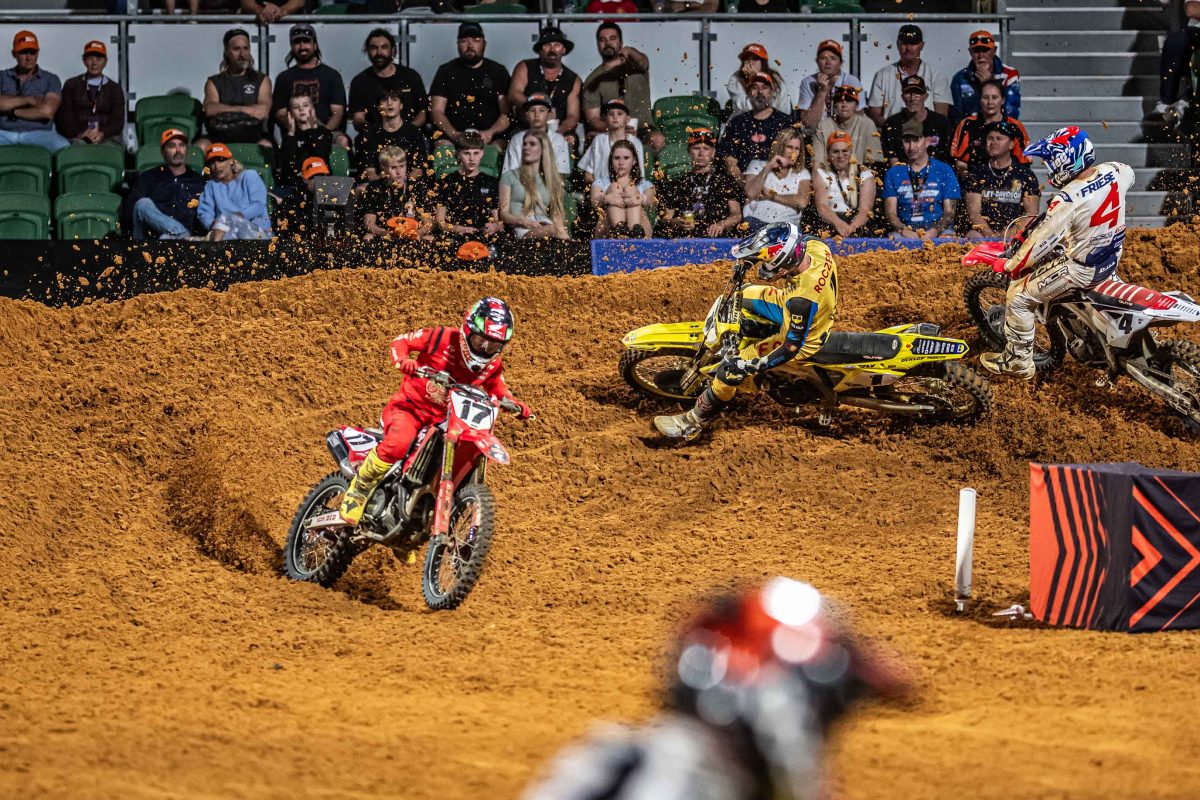 Joey Savatgy leads Ken Roczen in WSX at Perth